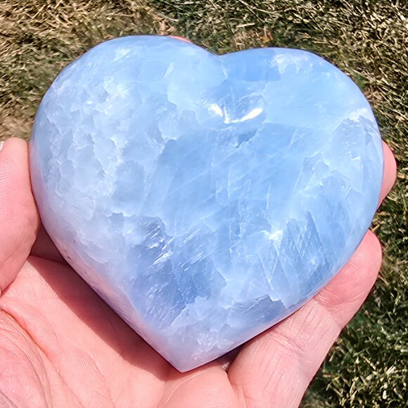Blue Calcite Heart – Calm • Communication • Emotional Healing - Picture 3 of 4